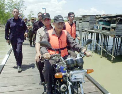 Sumber:http://beritahankam.blogspot.jp/2009/07/warga-sebatik-minta-presiden-terpilih.html